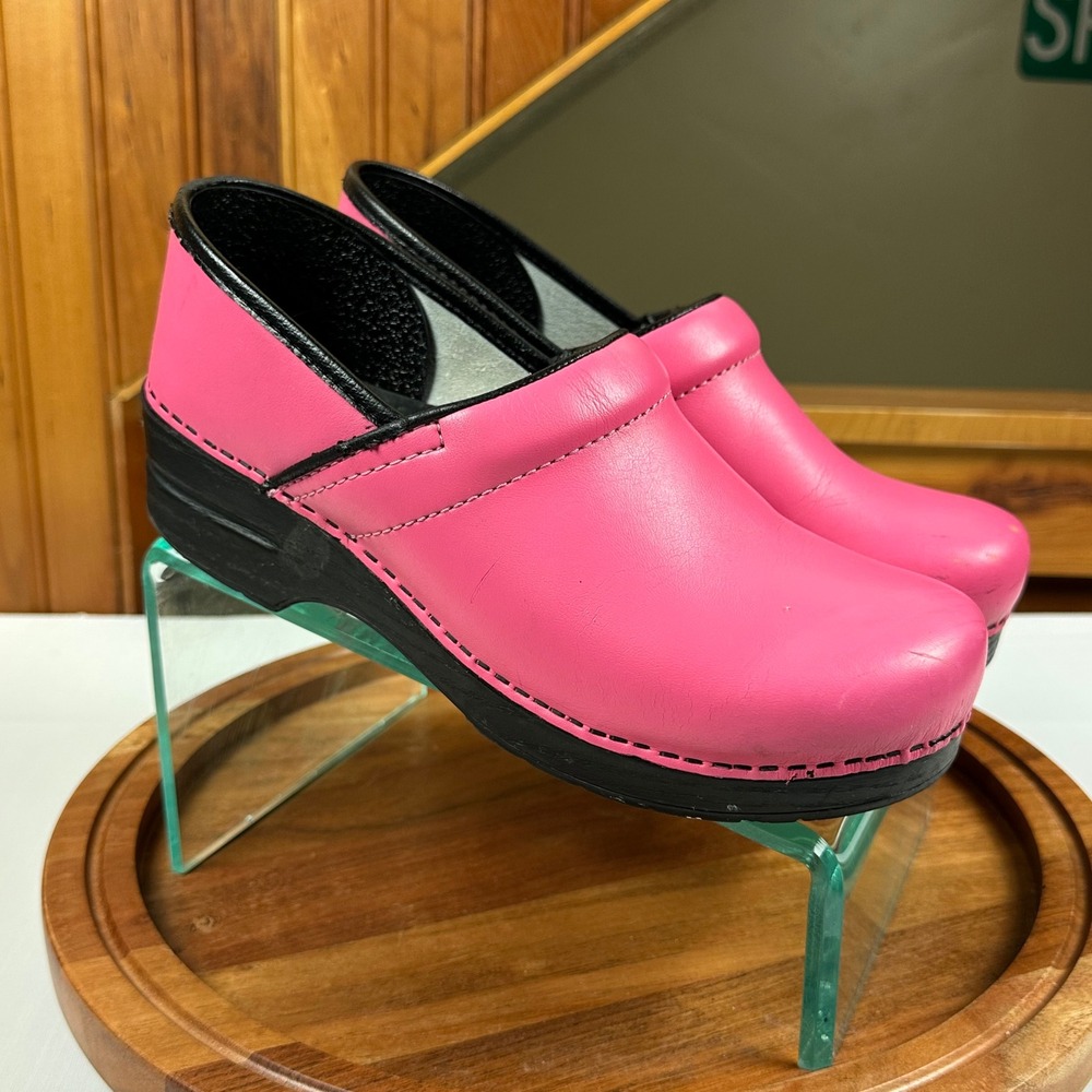 Dansko Professional Pink Leather Clogs Women Sz 40 Slip On Work Shoes